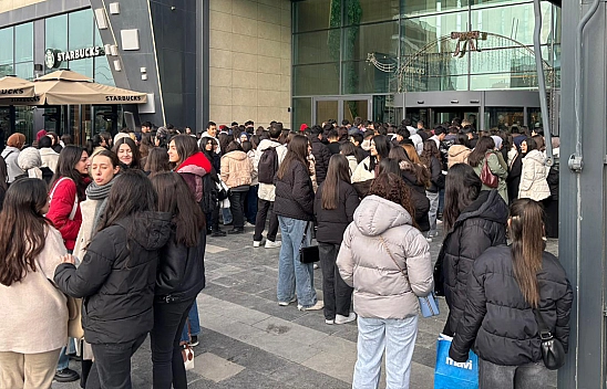 Elazığ'da Karnesini Alan Öğrenciler AVM'lere Akın Etti