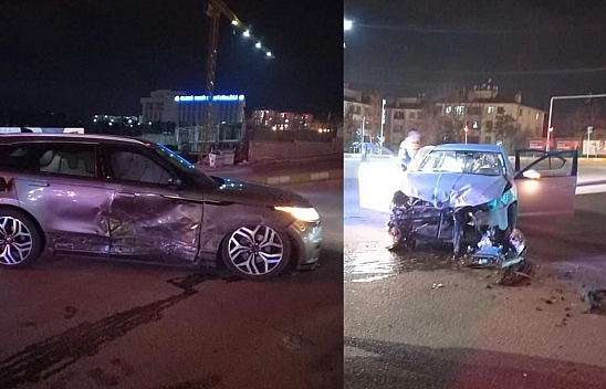 Elazığ'da Kaza Yapan Sürücü, Aracını Bırakıp Kaçtı!