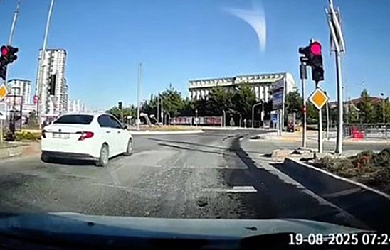 Elazığ'da kırmızı ışık ihlali kameralara yansıdı