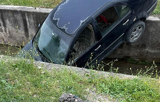 Elazığ'da kontrolden çıkan araç su kanalına düştü: 1 yaralı