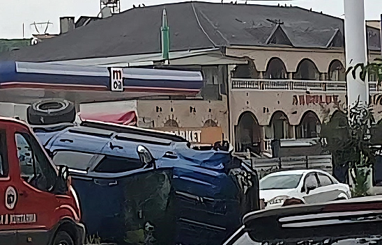 Elazığ'da Kontrolden Çıkan Araç Takla Attı