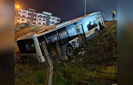 Elazığ'da kontrolden çıkan otobüs şarampole düştü