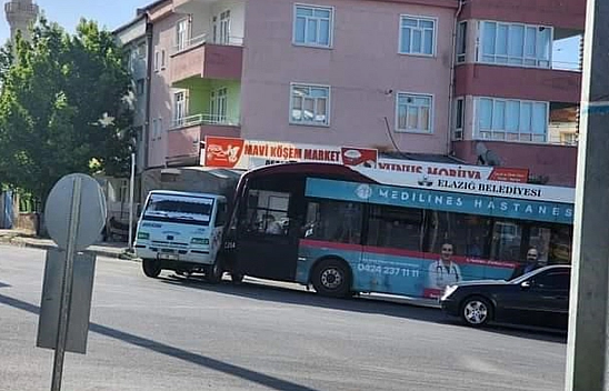 Elazığ'da Korkunç Kaza Çok Sayıda Yaralı Var!