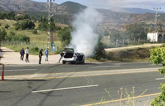 Elazığ'da Korkunç Kaza! Otomobil Alev Aldı: 1 Ölü, 6 Yaralı!