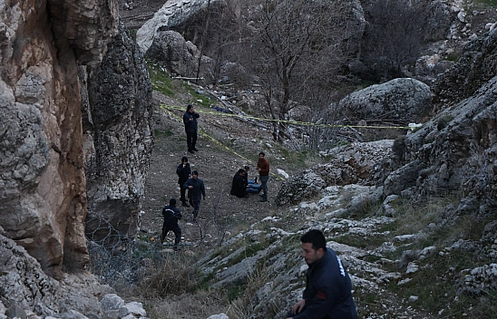 Elazığ'da Korkunç Olay Kayalıkların Arasında Ceset Bulundu!