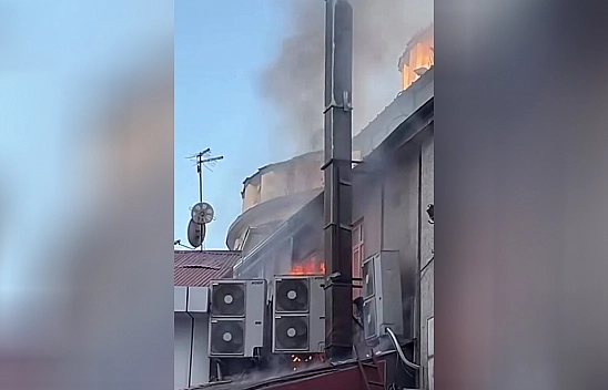 Elâzığ'da korkutan çatı yangını