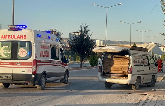 Elazığ'da korkutan kaza: Panelvandan düşen çocuk ağır yaralı