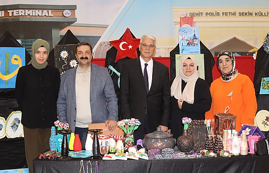 Elazığ'da kursiyerlerin el emekleri görücüye çıktı
