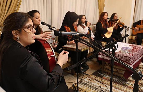 Elazığ'da Kürsübaşına kadın eli değdi