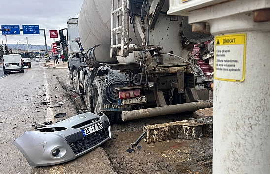 Elazığ'da maddi hasarlı kaza