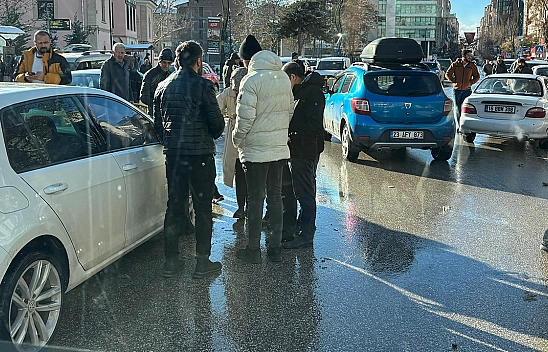 Elazığ'da maddi hasarlı kaza