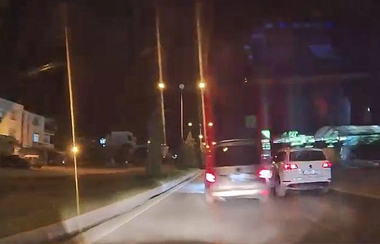 Elazığ'da makas atan sürücü kameraya yansıdı