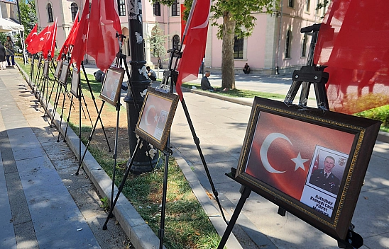 Elazığ'da meydan Türk Bayraklarıyla donatıldı