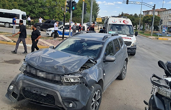 Elazığ'da minibüs ile otomobil çarpıştı: 5 yaralı