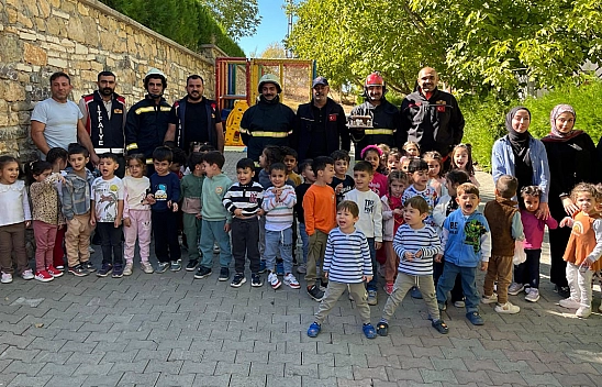 Elazığ'da minik öğrencilerin 'İtfaiye Haftası' etkinliği