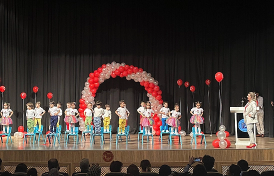 Elazığ'da miniklerin 23 Nisan gösterisi alkış aldı