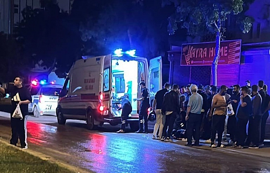 Elazığ'da motosiklet yayaya çarptı: 2 yaralı