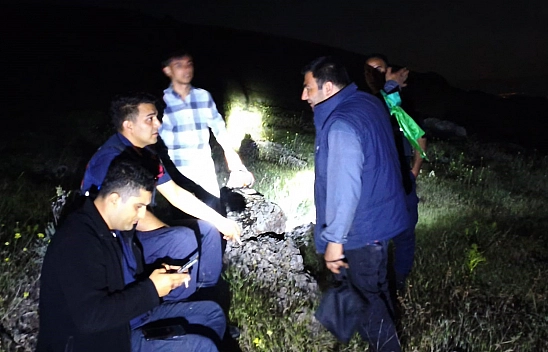 Elazığ'da nefes kesen anlar! Dağlık alanda baba ve oğlu mahsur kaldı