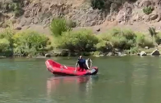 Elazığ'da nehre giren öğretmen hayatını kaybetti