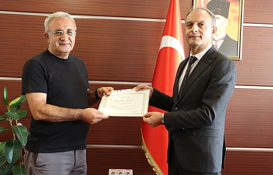 Elazığ'da örnek davranış sergileyen iki vatandaşa teşekkür belgesi