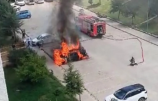 Elazığ'da Otomobil Alev Topuna Döndü