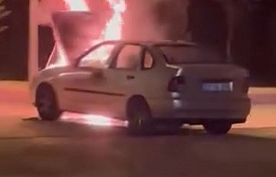 Elazığ'da otomobil alev topuna döndü