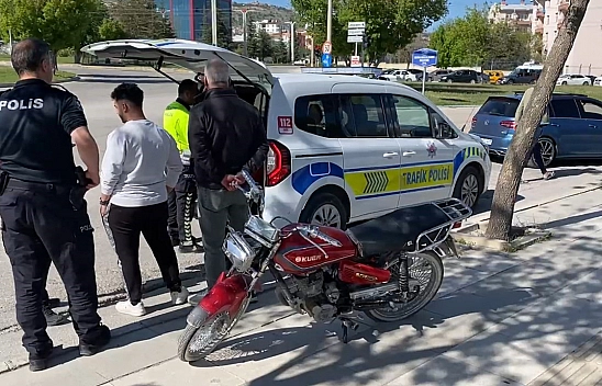 Elazığ'da otomobil ile motosiklet çarpıştı: 2 yaralı