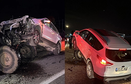 Elazığ'da Otomobil İle  Traktör Çarpıştı