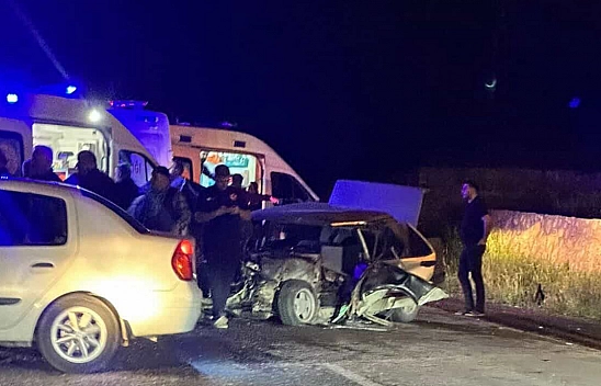 Elazığ'da otomobil ile traktör çarpıştı: 5 yaralı