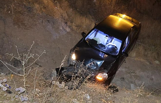 Elazığ'da otomobil şarampole uçtu: Çok sayıda yaralı var!