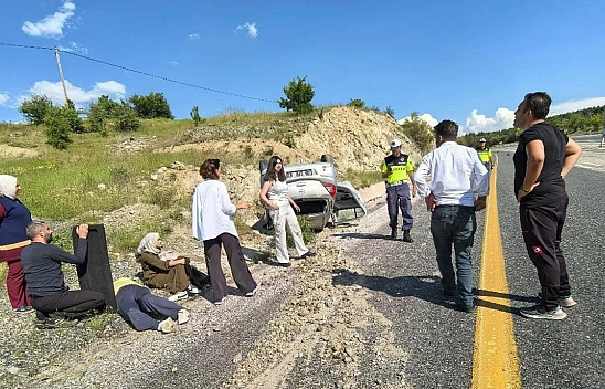 Elazığ'da otomobil takla attı: 3 yaralı