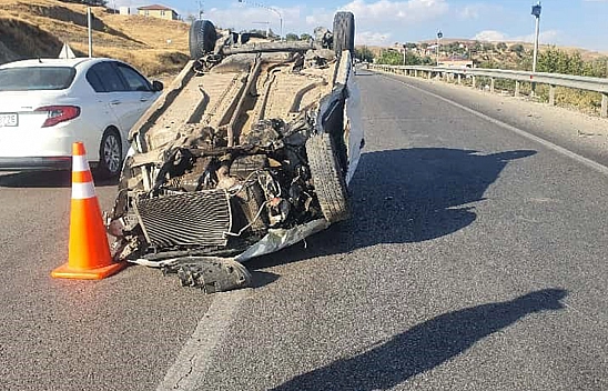 Elazığ'da otomobil takla attı