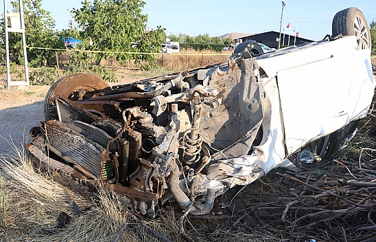 Elazığ'da Otomobil Tarlaya Uçtu