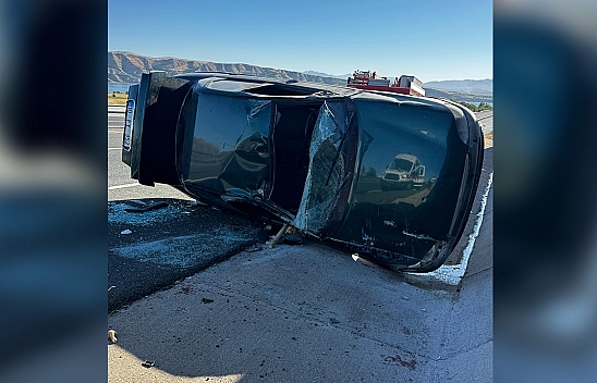 Elazığ'da otomobil yan yattı: 2 yaralı
