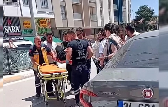 Elazığ'da otomobil yayaya çarptı: 1 yaralı