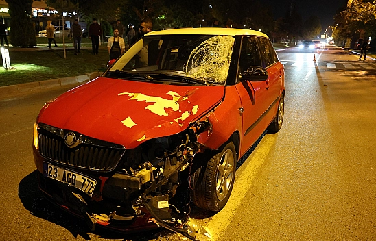 Elazığ'da otomobilin çarptığı yayalardan biri hayatını kaybetti