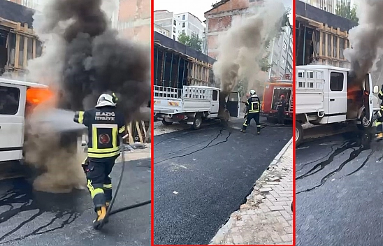 Elazığ'da park halindeki pikap yandı