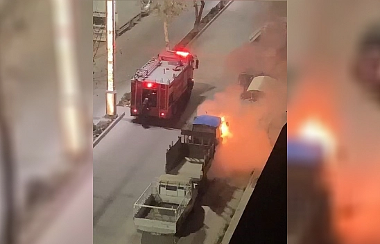 Elazığ'da Park Halindeyken Alev Alan Traktörü İtfaiye Ekipleri Söndürdü