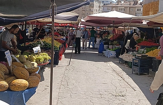 Elazığ'da pazar fiyatları: Pazarcılar memnun, vatandaşlar ikiye bölündü