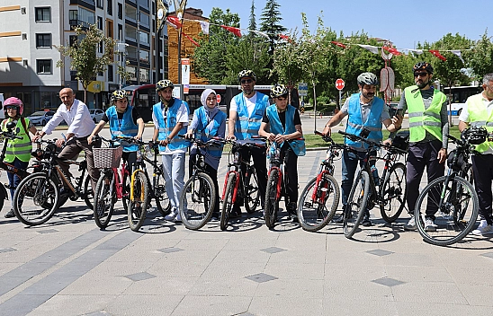 Elazığ'da pedallar sağlık için çevrildi