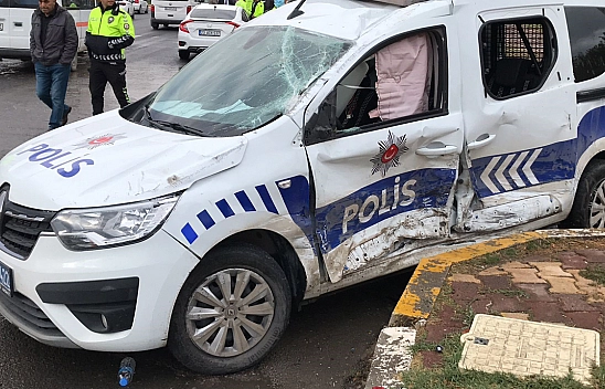 Elazığ'da Polis Aracı İle Otomobil Çarpıştı Yaralı Polisler Var