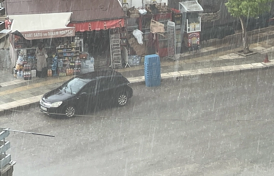 Elazığ'da sağanak ve dolu etkili oldu