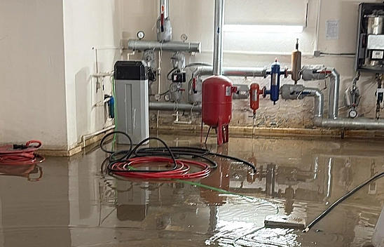 Elazığ'da sağanak yağış, hayatı felç etti