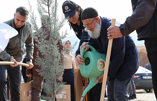 Elazığ'da şehitlerin anısına fidanlar toprakla buluştu