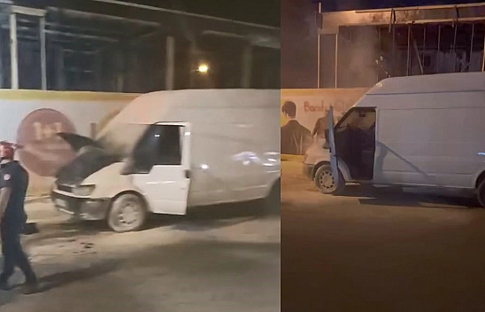 Elazığ'da seyir halindeki minibüs bir anda alevlendi