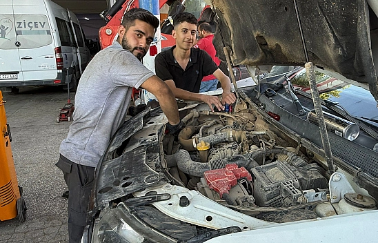 Elazığ'da sıcak hava en çok onlara yaradı: Araç sahipleri saatlerce sıra bekliyor