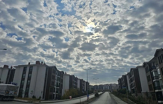 Elazığ'da Sirrokümülüs bulutları görenleri büyüledi