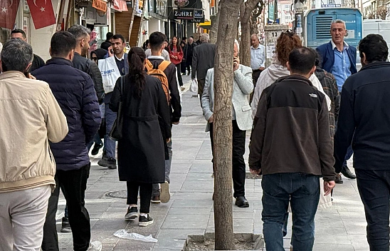 Elazığ'da sokaklar ve caddeler doldu taştı!