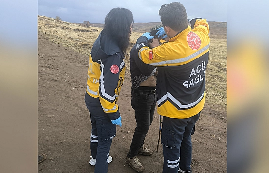 Elazığ'da sürü sahibine  yıldırım çarptı, o anlar görüntülendi