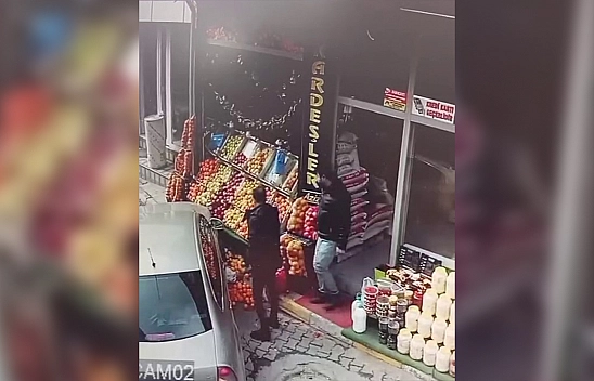 Elazığ'da sürücü manava çarptı